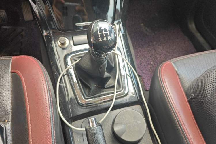 Used HYOSOW S3 2014 1.5L Luxury Version China IV Emission Standard Gear Lever
