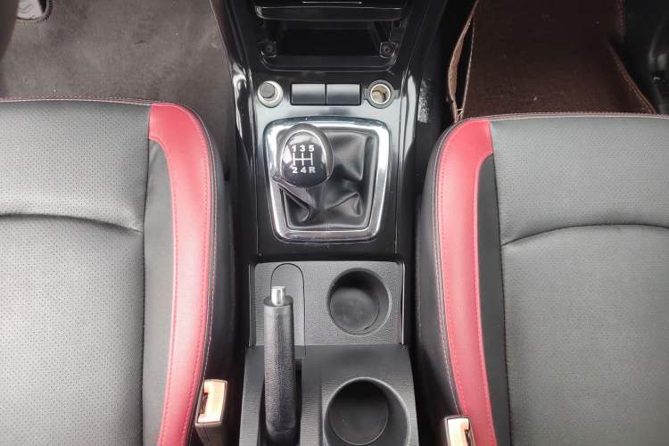 Used HYOSOW S3 2014 1.5L Luxury Version China IV Emission Standard Gear Lever