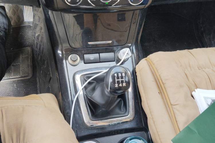 Used HYOSOW S3 2014 1.5L Comfort Version China IV Emission Standard Gear Lever