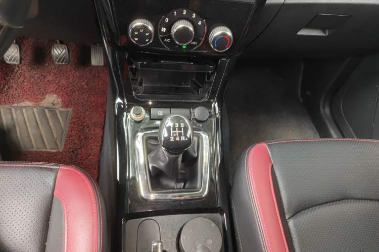 Used HYOSOW S3 2014 1.5L Comfort Version China IV Emission Standard Gear Lever
