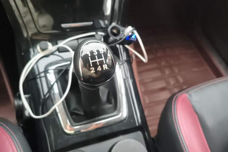 Used HYOSOW S3 2014 1.5L Luxury Version China IV Emission Standard Gear Lever