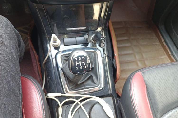 Used HYOSOW S3 2014 1.5L Luxury Version China IV Emission Standard Gear Lever