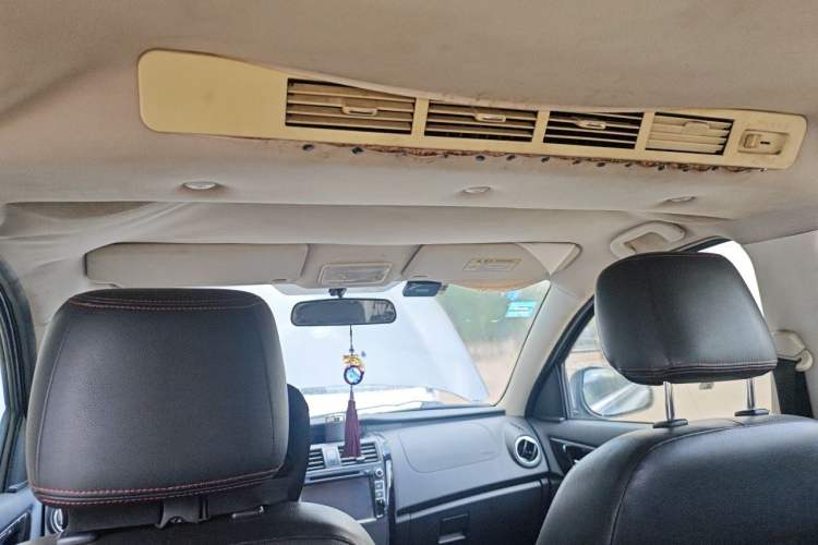 Used HYOSOW S3 2014 1.5L Luxury Version China IV Emission Standard Headliner