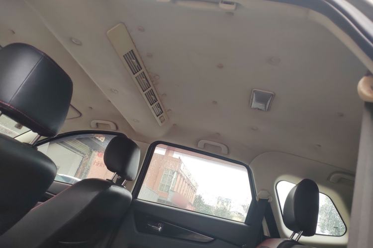 Used HYOSOW S3 2014 1.5L Luxury Version China IV Emission Standard Headliner