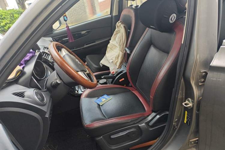 Used HYOSOW S3 2014 1.5L Luxury Version China IV Emission Standard Left Front Seat