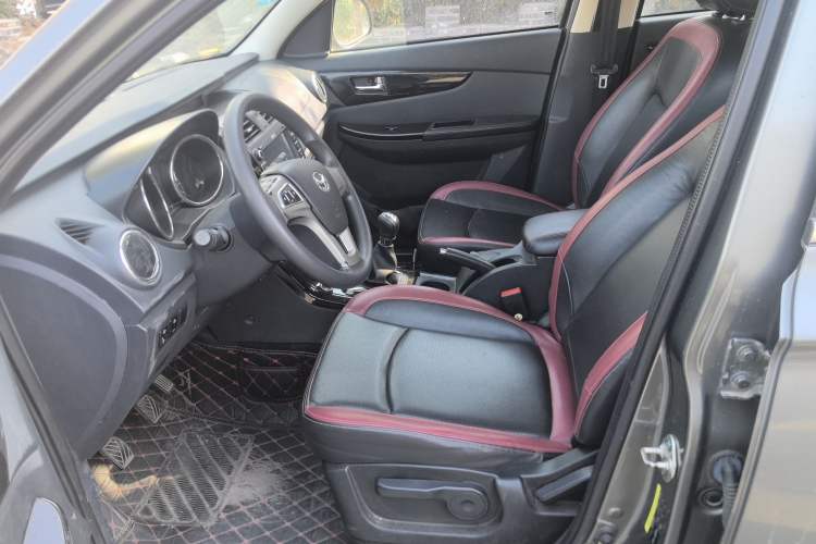 Used HYOSOW S3 2014 1.5L Comfort Version China IV Emission Standard Left Front Seat