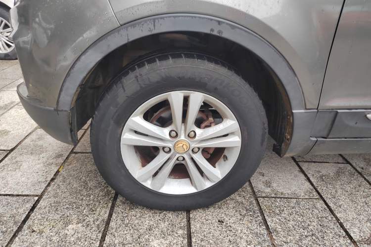 Used HYOSOW S3 2014 1.5L Luxury Version China IV Emission Standard Left Front Wheel Hub