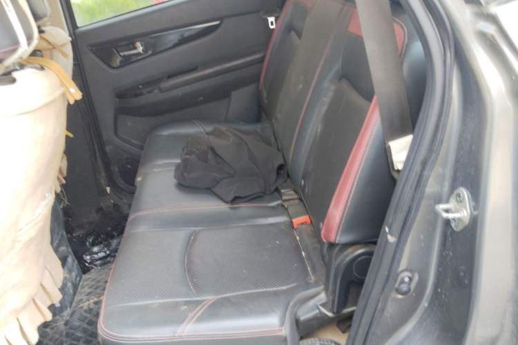 Used HYOSOW S3 2014 1.5L Comfort Version China IV Emission Standard Left Rear Seat