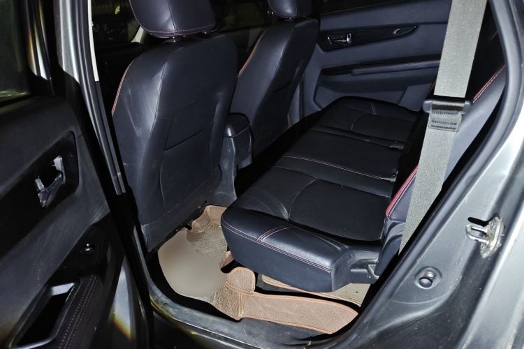 Used HYOSOW S3 2014 1.5L Luxury Version China IV Emission Standard Left Rear Seat