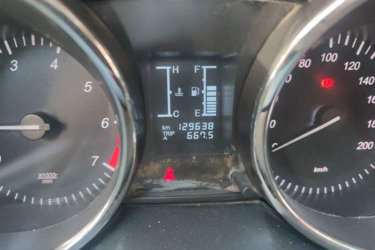Used HYOSOW S3 2014 1.5L Luxury Version China IV Emission Standard Odometer Close Up