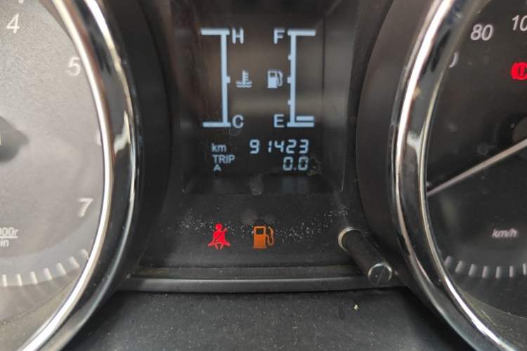 Used HYOSOW S3 2014 1.5L Luxury Version China IV Emission Standard Odometer Close Up