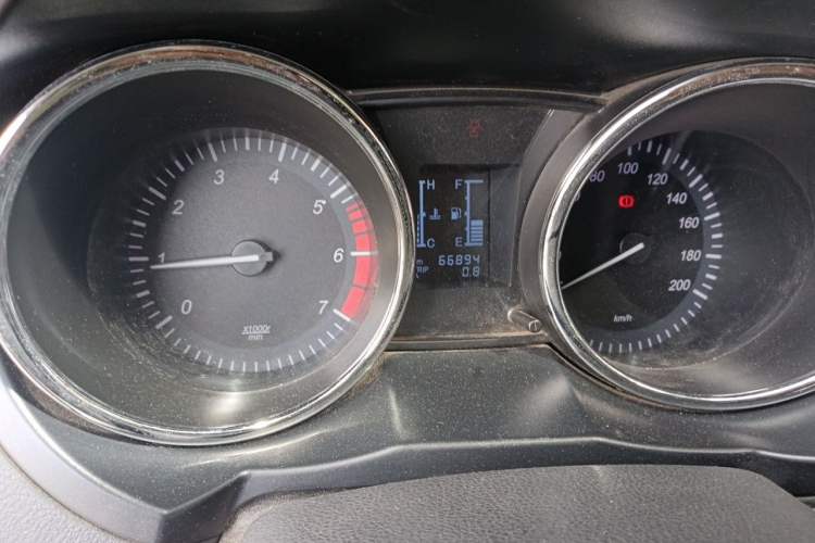 Used HYOSOW S3 2014 1.5L Comfort Version China IV Emission Standard Odometer Close Up