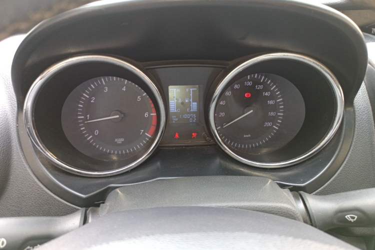 Used HYOSOW S3 2014 1.5L Luxury Version China IV Emission Standard Odometer Close Up
