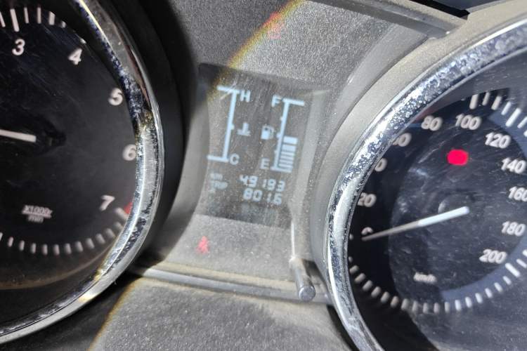 Used HYOSOW S3 2014 1.5L Luxury Version China IV Emission Standard Odometer Close Up