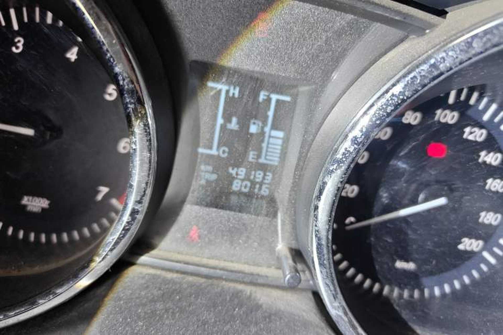 Used HYOSOW S3 2014 1.5L Luxury Version China IV Emission Standard Odometer Close Up