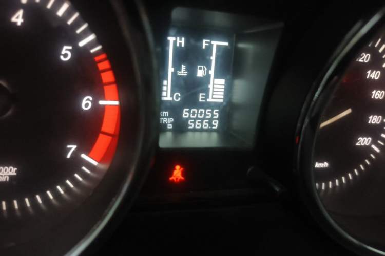 Used HYOSOW S3 2014 1.5L Luxury Version China IV Emission Standard Odometer Close Up