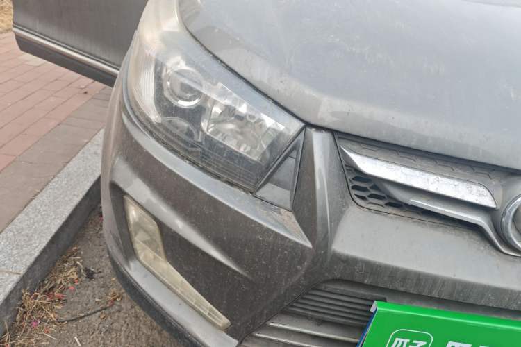 Used HYOSOW S3 2014 1.5L Comfort Version China IV Emission Standard Right Front Headlight