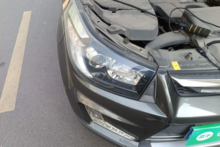 Used HYOSOW S3 2014 1.5L Luxury Version China IV Emission Standard Right Front Headlight