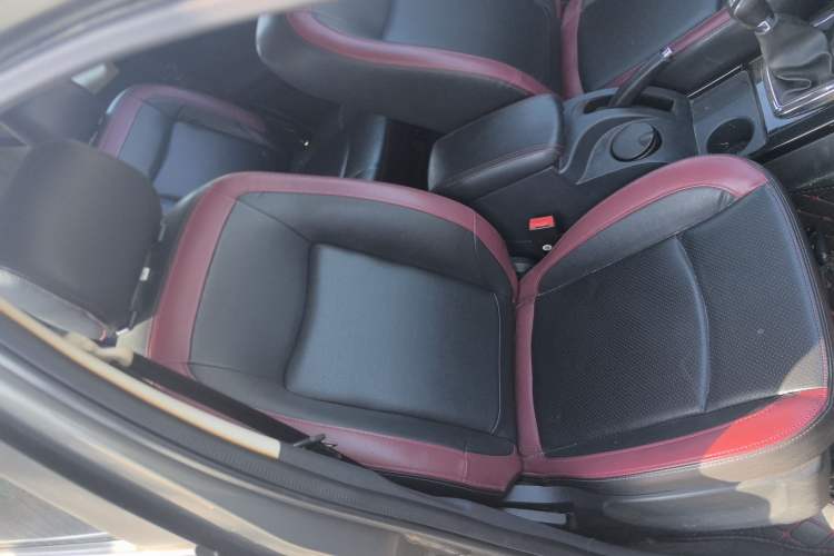 Used HYOSOW S3 2014 1.5L Comfort Version China IV Emission Standard Right Front Seat