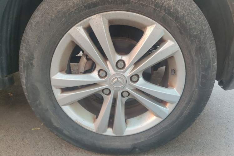 Used HYOSOW S3 2014 1.5L Luxury Version China IV Emission Standard Right Front Wheel Hub