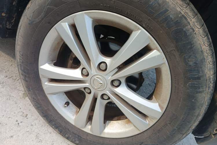 Used HYOSOW S3 2014 1.5L Comfort Version China IV Emission Standard Right Front Wheel Hub