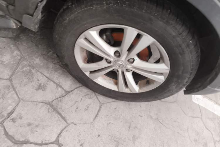 Used HYOSOW S3 2014 1.5L Luxury Version China IV Emission Standard Right Front Wheel Hub