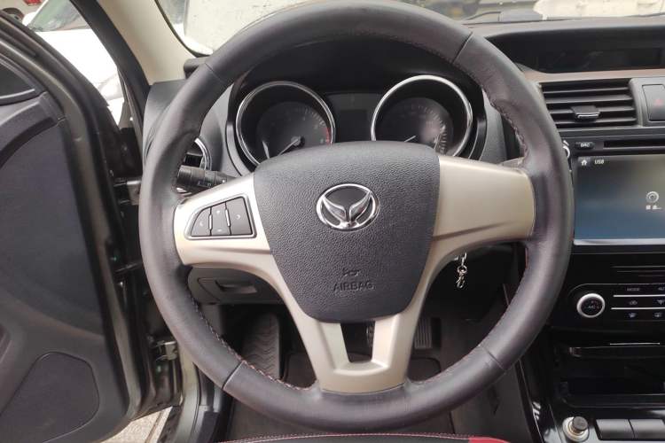 Used HYOSOW S3 2014 1.5L Luxury Version China IV Emission Standard Steering Wheel