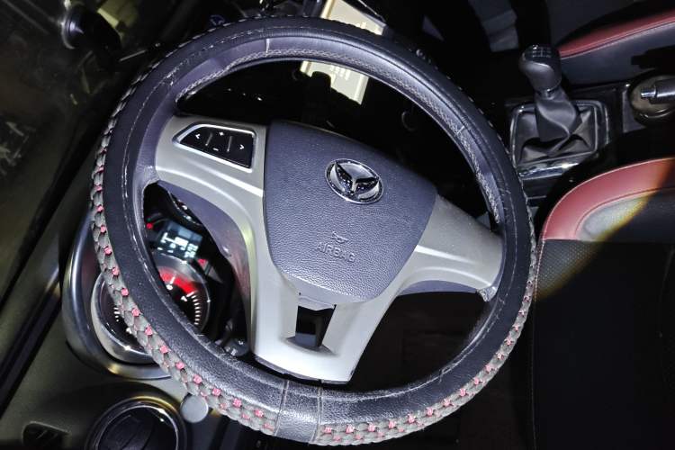 Used HYOSOW S3 2014 1.5L Luxury Version China IV Emission Standard Steering Wheel