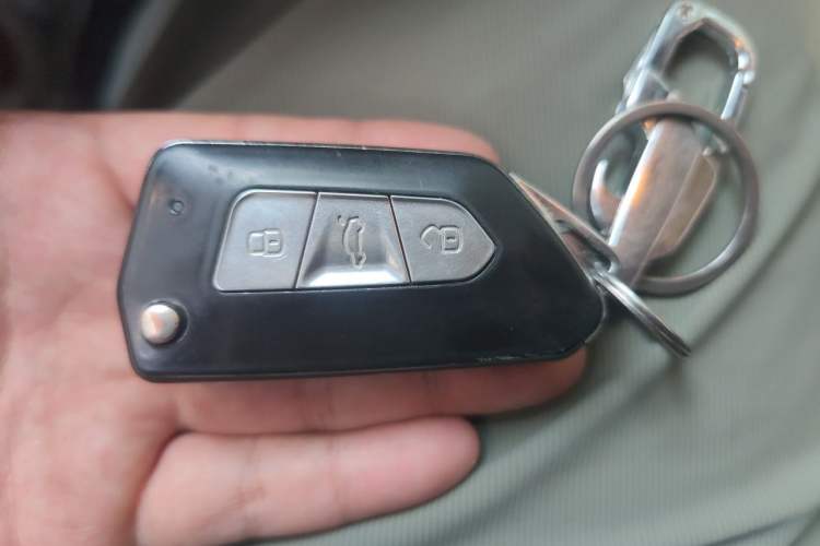Used HYOSOW S3 2014 1.5L Luxury Version China IV Emission Standard Vehicle Key