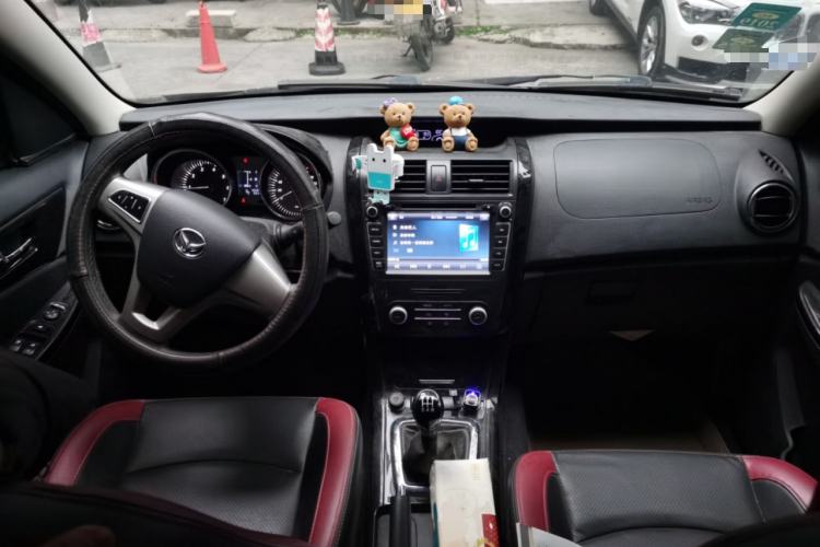 Used HYOSOW S3 2014 1.5L Luxury Version China IV Emission Standard Center Console