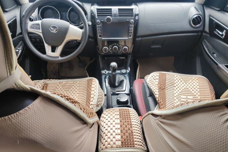 Used HYOSOW S3 2014 1.5L Comfort Version China IV Emission Standard Center Console