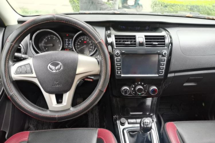 Used HYOSOW S3 2014 1.5L Comfort Version China IV Emission Standard Center Console