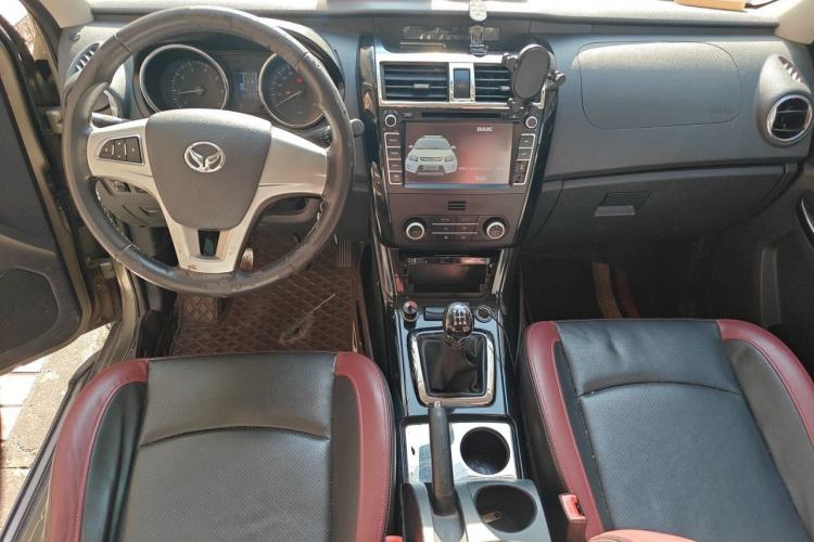 Used HYOSOW S3 2014 1.5L Luxury Version China IV Emission Standard Center Console