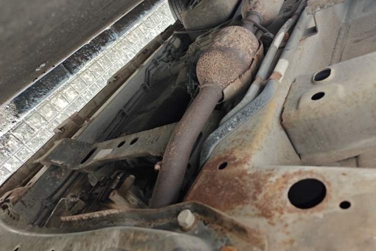 Used HYOSOW S3 2014 1.5L Luxury Version China IV Emission Standard Chassis Front Right