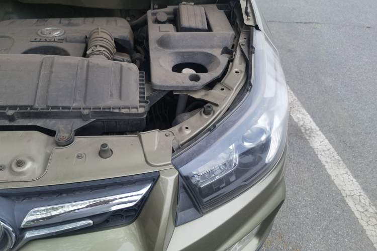 Used HYOSOW S3 2014 1.5L Luxury Version China IV Emission Standard Engine Bay Left