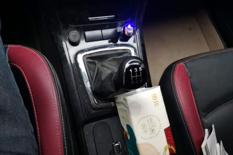 Used HYOSOW S3 2014 1.5L Luxury Version China IV Emission Standard Gear Lever
