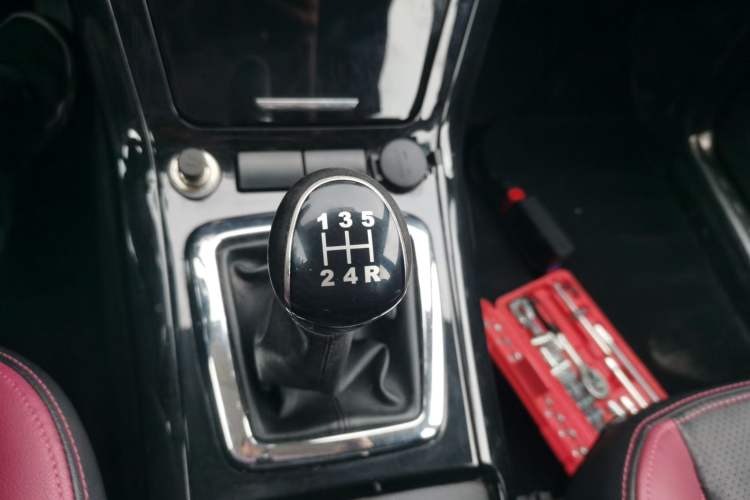 Used HYOSOW S3 2014 1.5L Luxury Version China IV Emission Standard Gear Lever