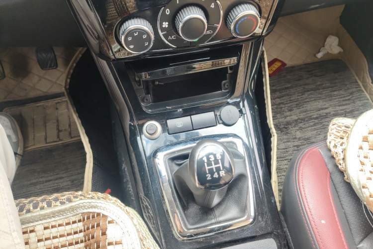 Used HYOSOW S3 2014 1.5L Comfort Version China IV Emission Standard Gear Lever