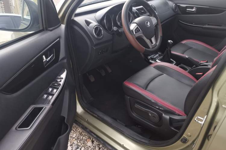 Used HYOSOW S3 2014 1.5L Luxury Version China IV Emission Standard Interior 2