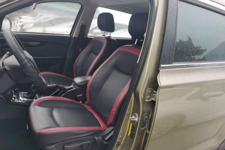 Used HYOSOW S3 2014 1.5L Luxury Version China IV Emission Standard Left Front Seat