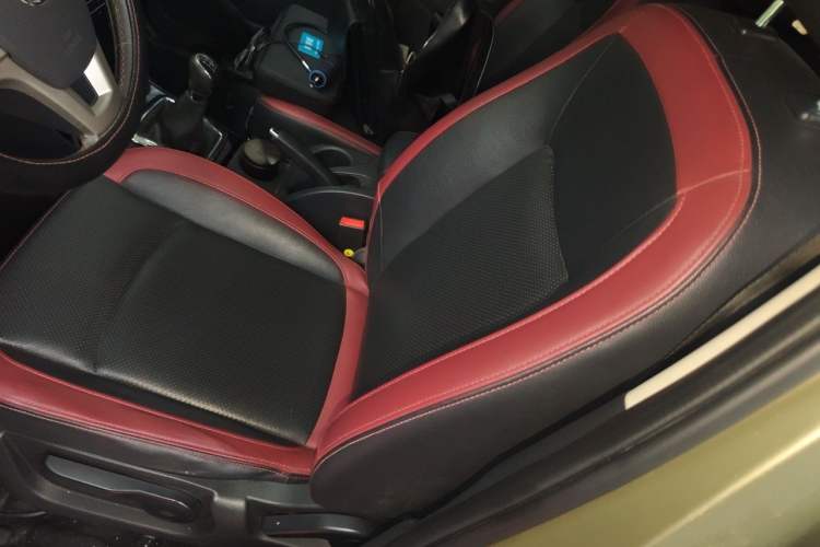 Used HYOSOW S3 2014 1.5L Luxury Version China IV Emission Standard Left Front Seat