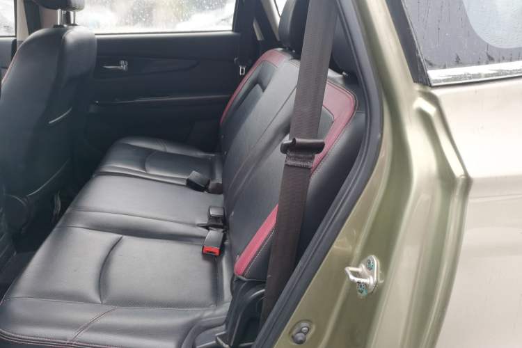 Used HYOSOW S3 2014 1.5L Luxury Version China IV Emission Standard Left Rear Seat