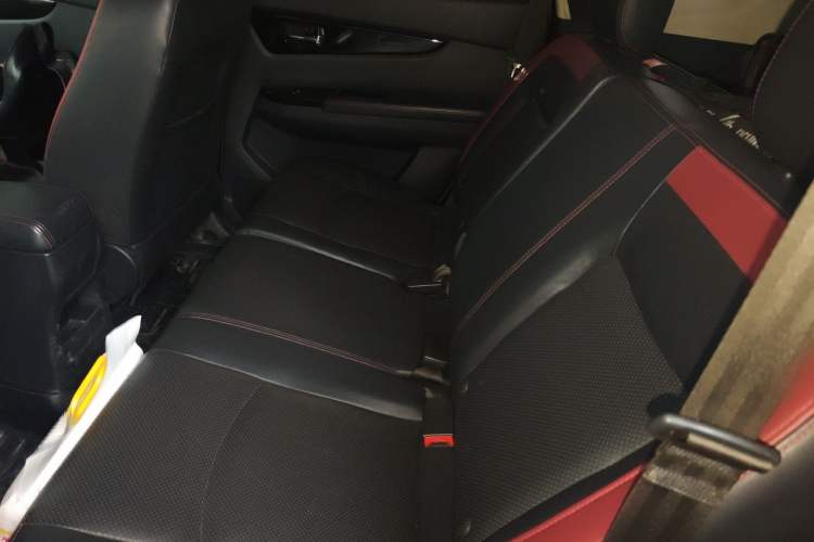 Used HYOSOW S3 2014 1.5L Luxury Version China IV Emission Standard Left Rear Seat