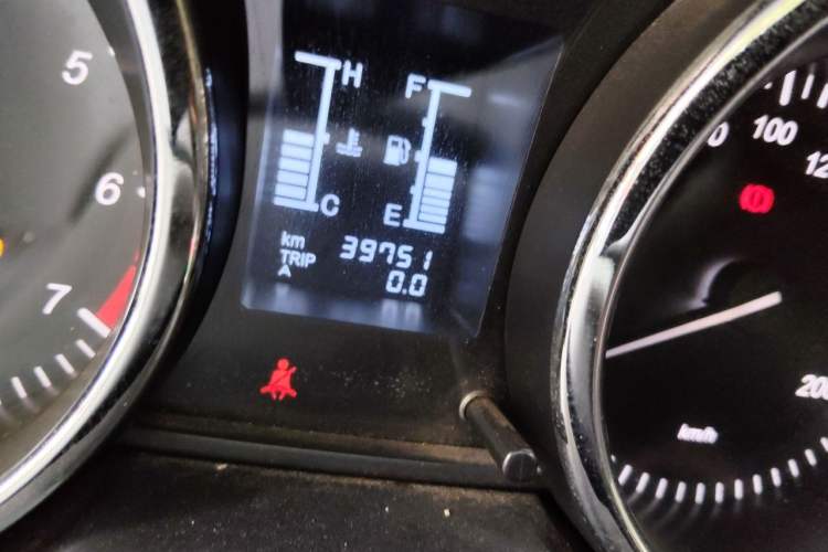 Used HYOSOW S3 2014 1.5L Comfort Version China IV Emission Standard Odometer Close Up