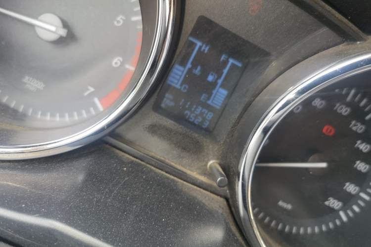 Used HYOSOW S3 2014 1.5L Luxury Version China IV Emission Standard Odometer Close Up