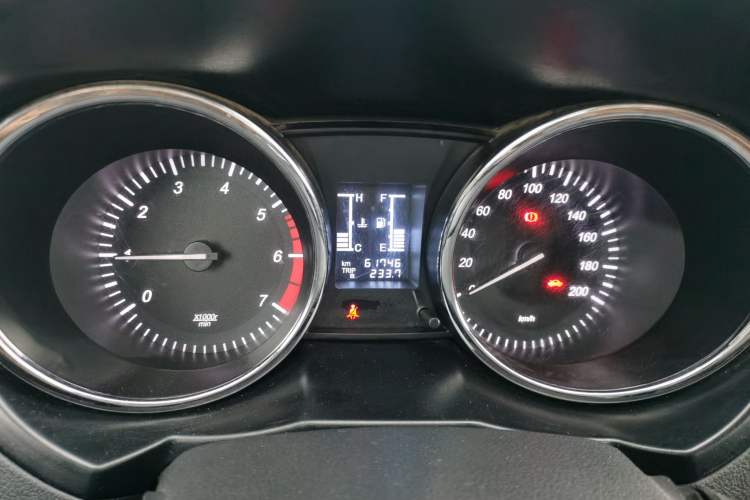 Used HYOSOW S3 2014 1.5L Luxury Version China IV Emission Standard Odometer Close Up