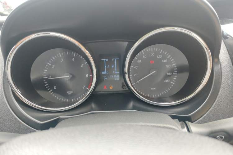 Used HYOSOW S3 2014 1.5L Comfort Version China IV Emission Standard Odometer Close Up