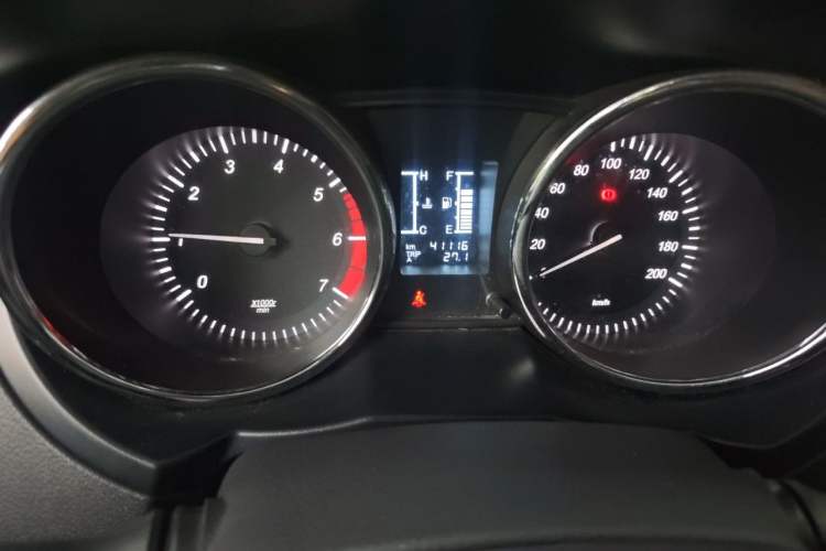 Used HYOSOW S3 2014 1.5L Luxury Version China IV Emission Standard Odometer Close Up