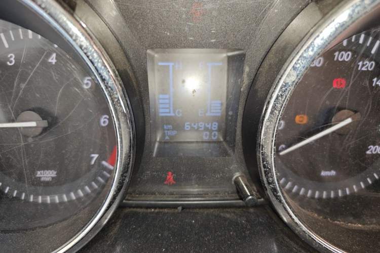 Used HYOSOW S3 2014 1.5L Luxury Version China IV Emission Standard Odometer Close Up