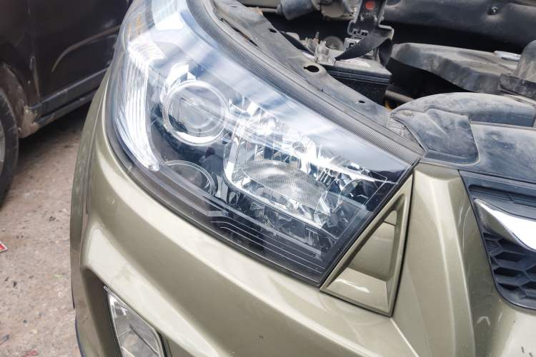 Used HYOSOW S3 2014 1.5L Comfort Version China IV Emission Standard Right Front Headlight